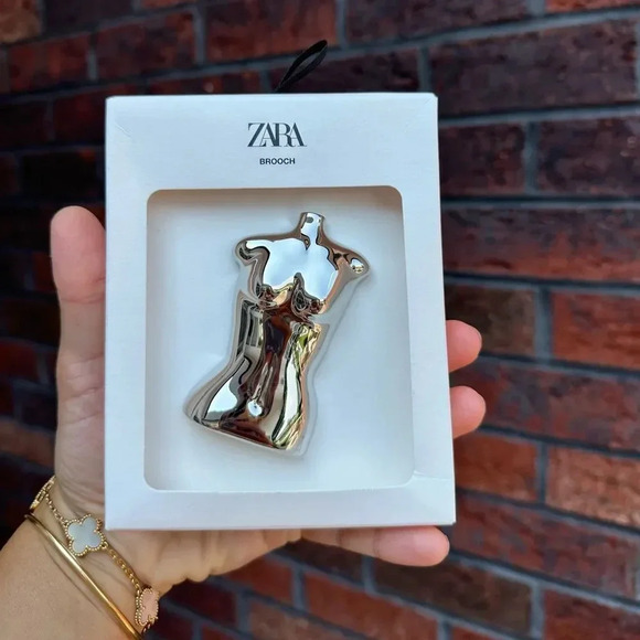 ZARA BUST SILVER BROOCH - Picture 7 of 10
